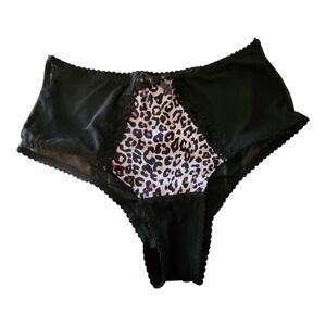 Victorias Secret Very Sexy Underwear Bikini Panty Size Small NWOT‎ Animal Print